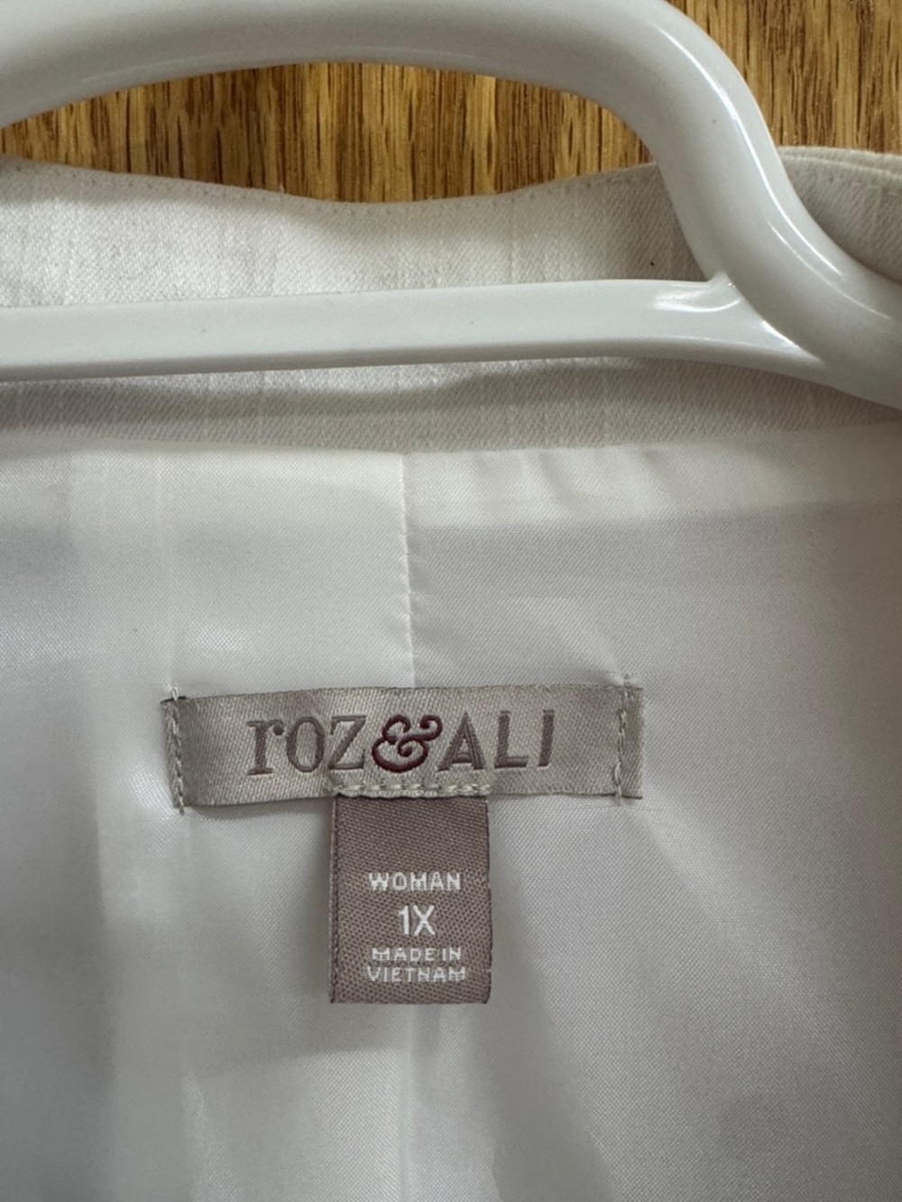 Liz Claiborne White Collarless Zip-Pocket Blazer - Picture 2 of 6